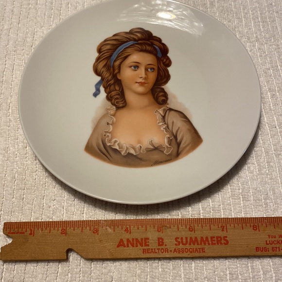 Monreau Decorative plate with beautiful lady on it. Bridgerton - Picture 6 of 9